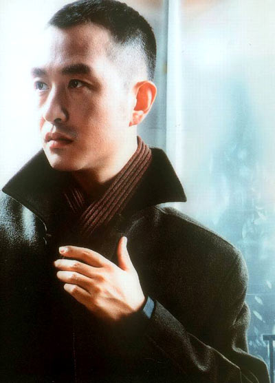 哥哥澄清章子怡掌心疤痕传言 称与三角恋无关