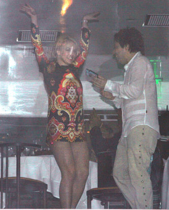 穿透视裙再度走光露<em>内裤</em>