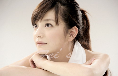 组图: 赵薇 王菲包场练瑜伽 违规停车被贴罚单_