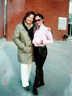 组图:<em>方青卓</em>被<em>妹妹</em>爆料姐姐对老父不孝顺