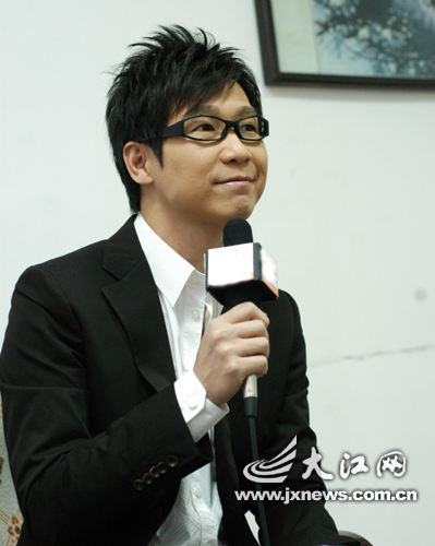 对心仪<em>女生</em>电话留言<em>唱情歌</em> 品冠曝恋爱必杀技