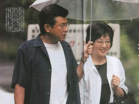 山口百惠去年逛超市被拍到一次,身形发福