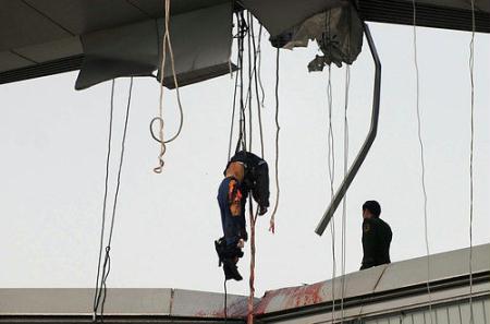 三名\'蜘蛛人\'意外坠楼身亡