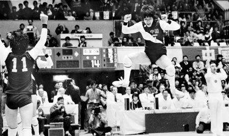<em>中国女排</em>五连冠 郎平<em>85年</em>夺冠英姿