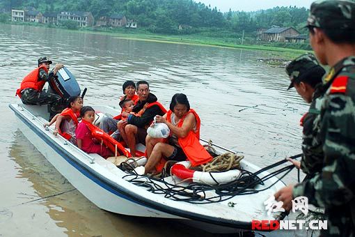��һ������Ⱥ�ڱ����ϰ�
