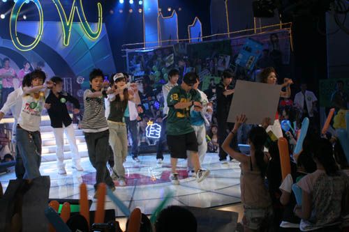 经典情歌传递浓浓爱意 我型<em>我秀</em>吟唱浪漫七夕