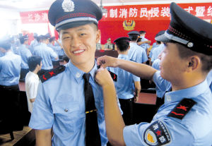 对千名应聘者筛选 湖南省首批合同制消防员上