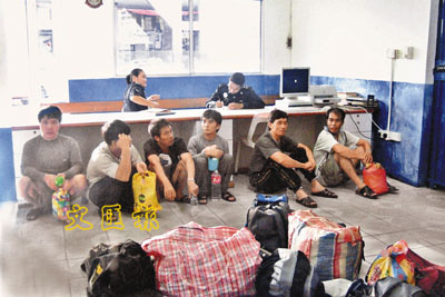 香港渔船27人遭马来西亚渔业局扣留(图)