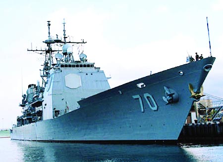 夏洛号巡洋舰29日驶抵驻日美军设在神奈川县