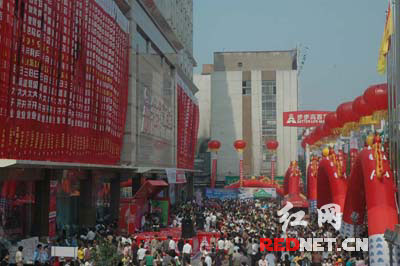 湖南省地级市最大超市步步高常德店开业(图)
