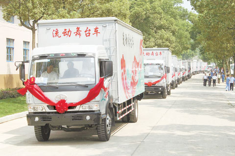 湘流动舞台车建功农村文化大舞台 国内首创(图