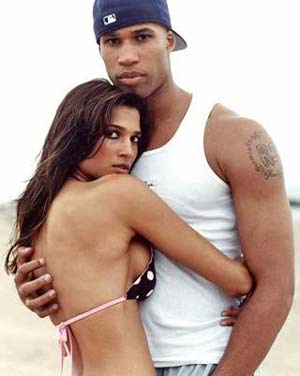 镭射眼:球星与他们的女人 NBA联盟姐弟恋