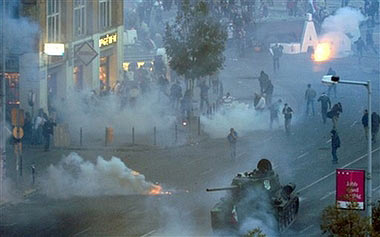 匈牙利纪念1956年事件50年 爆发大规模警民冲