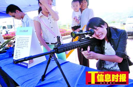 广州南沙分局秀装备 狙击步枪400米内毙匪(图