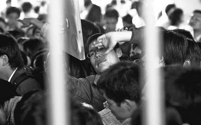 公务员跟研究生哪个好,公务员跟研究生哪个好