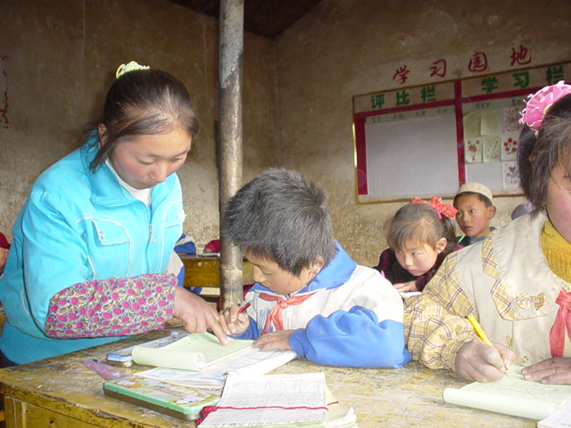 甘肃定西17岁<em>小学生</em>当老师 环境苦教师频繁调