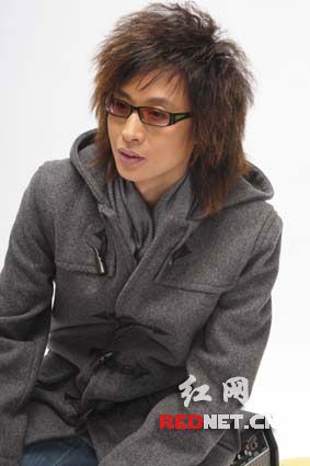 成人用品淘金地 谢军歌曲欲做安全套广告歌