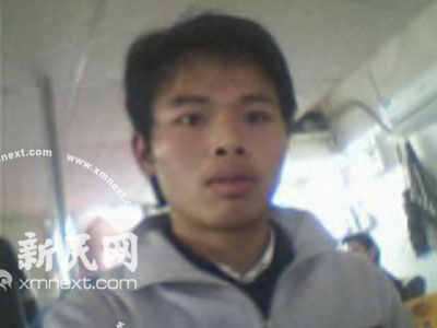 组图:以死逼迫李宇春隆胸少男:我不是开玩笑