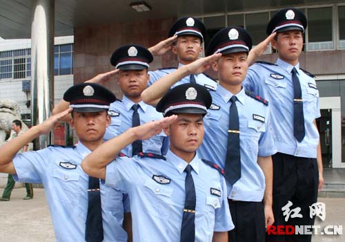 2007年长沙将征召192名合同制消防员(组图)