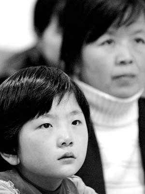 郑州一小学课堂播放分娩录像遭质疑(图)