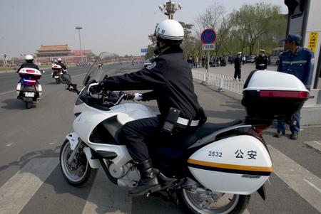 北京交警新型摩托车亮相(组图)