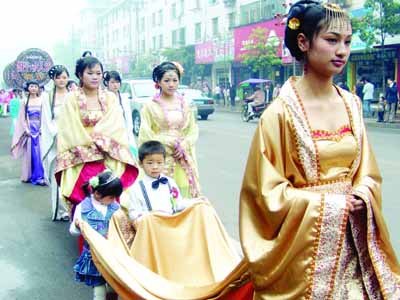 Dress Model Show on Apirl 14  Models Show Ancient Chinese Dress In Shaoyang City  Hunan
