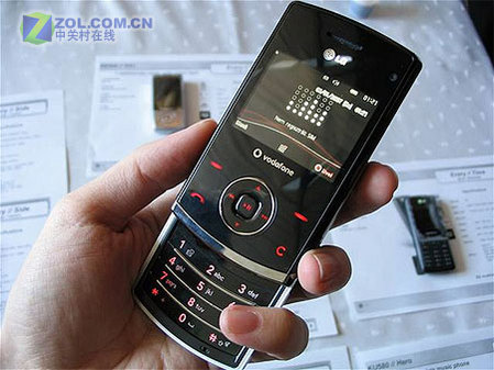 一触即红LG神秘滑盖3G手机KU580曝光(2)
