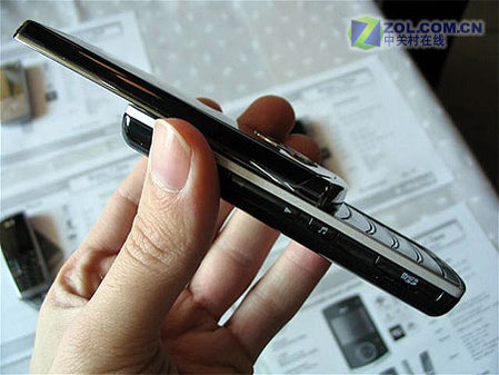 一触即红LG神秘滑盖3G手机KU580曝光(2)