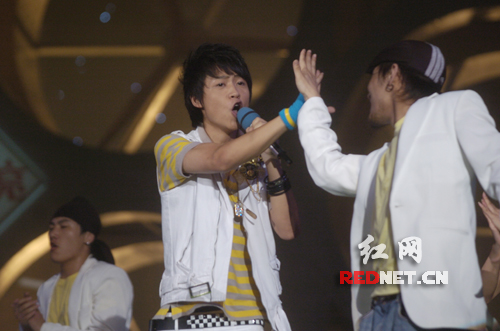 组图:快乐男声总决赛11进9晋级赛现场(二)