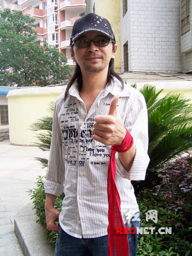 黄中原直言版税不够生活费 想自己走向台前(图