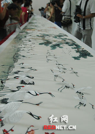 湘绣史上最长绣品《千鹤画卷》完工
