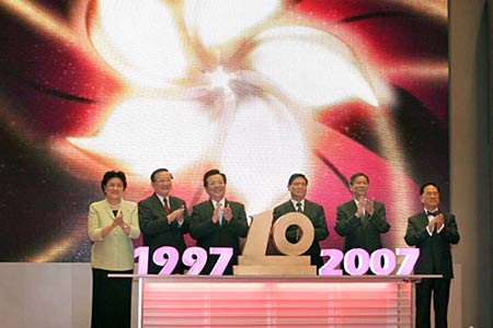 资料图:香港回归十周年成就展在北京开幕