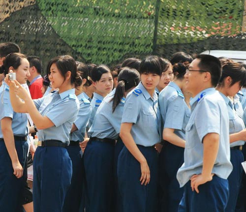 看军博展览的漂亮<em>空军女兵</em>