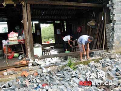 溆浦县卢峰镇中林村村民房屋倒塌。