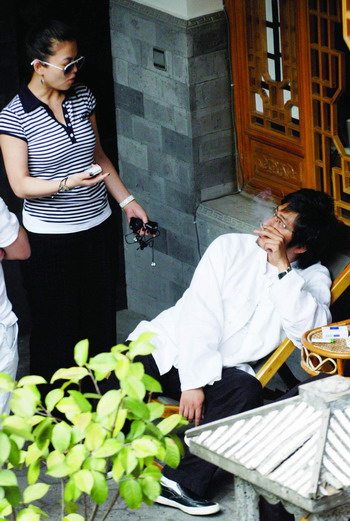 李湘与王岳伦现身大理只为工作否认恋人身份