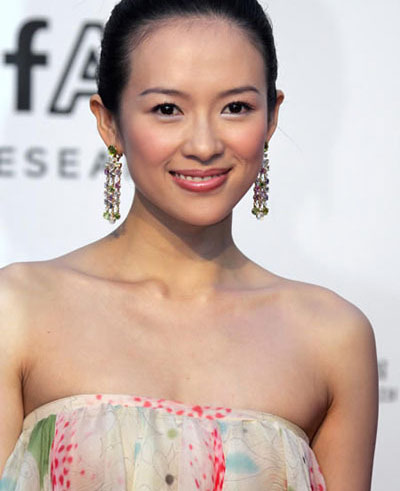 能<em>把头发梳</em>光光的还依然漂亮的女人才真美