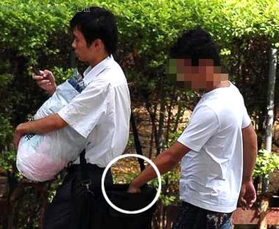 网友将小偷行窃图片在网络上公开(组图)