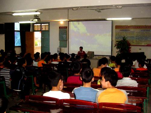 <em>安乡县</em>城南分校知心哥哥知心姐姐主讲特殊课堂