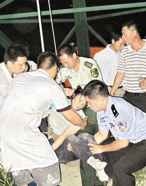 一个城市为一个轻生<em>女子</em>停电_<em>中国</em>频道_红网