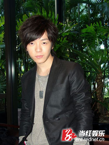  王栎鑫 首度演唱《光》  海豚音 王子进军香港_娱