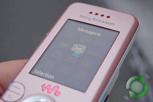 <em>青春美少女</em> 索尼爱立信W580粉红版上市