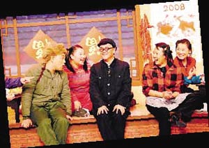 资料图:赵本山和几位女弟子登场演出