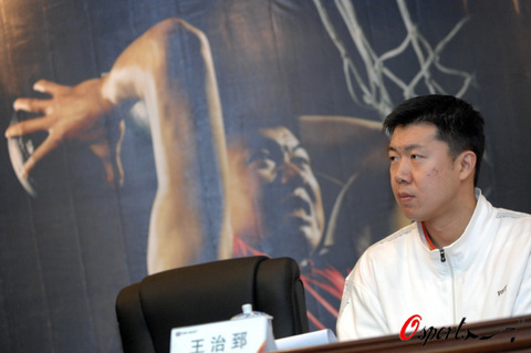 王治郅被指当街打伤司机 医院诊断伤者头部脑