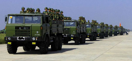 中国首次公布作战兵力 集团军18个武警66万(图