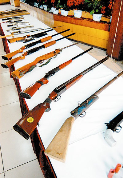 太原警方打掉黑社会组织 缴获8支枪(组图)