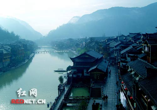 古城魅影,春色沱江。