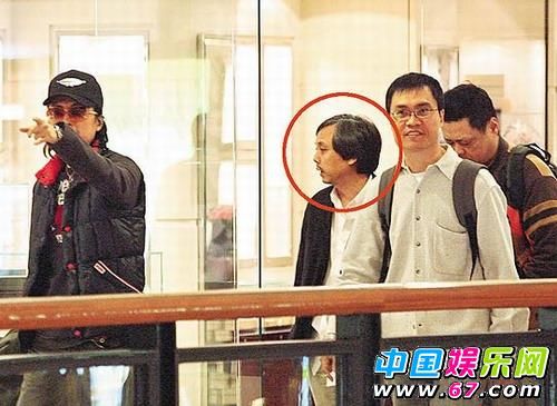 组图:黄子华和小女友各走各路