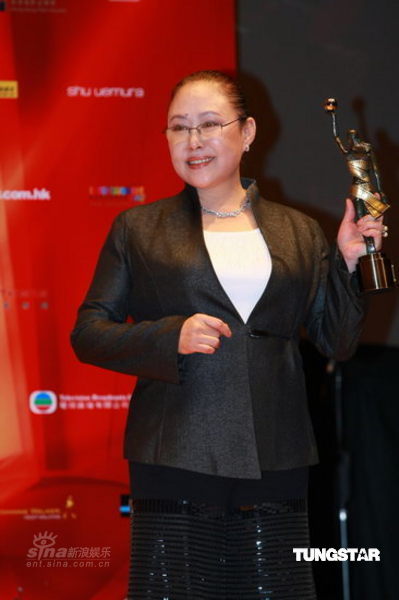香港金像奖:李连杰凭《投名状》称帝 斯琴高娃