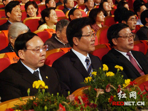 湖南纪念五一口号60周年 张春贤等观看纪念