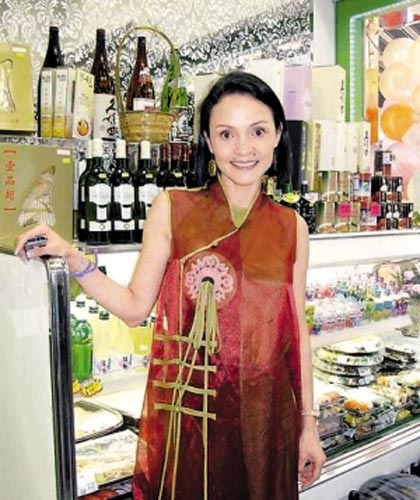 张柏芝妈妈图片